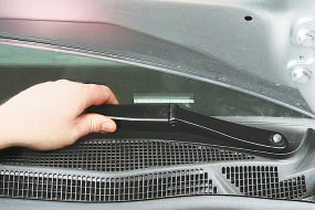 Снятие и установка решетки короба воздухопритока Опель Астра Н