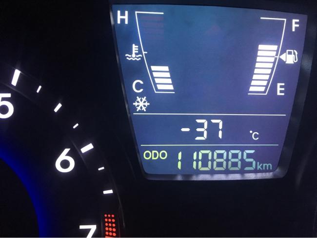 Одометр с указанием на 110000 километров пробега на Хёндай Солярис