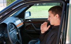 Воняет кондиционер в машине: почему и что делать