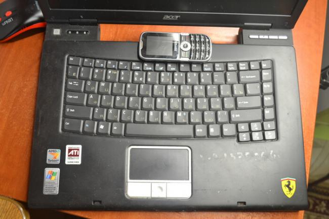 Коллекционный ноутбук Ferrari… за 600 рублей. Что за ноутбук я купил по цене обеда в столовой? Ремонт техники, Гаджеты, Ремонт ноутбуков, Ноутбук, Девайс, Редкость, Ништяки, Acer, Ferrari, Интересное, Windows, AMD, Нетбук, Ретро, Длиннопост