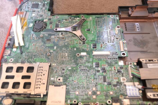 Коллекционный ноутбук Ferrari… за 600 рублей. Что за ноутбук я купил по цене обеда в столовой? Ремонт техники, Гаджеты, Ремонт ноутбуков, Ноутбук, Девайс, Редкость, Ништяки, Acer, Ferrari, Интересное, Windows, AMD, Нетбук, Ретро, Длиннопост