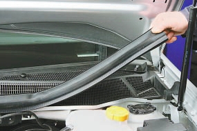 Снятие и установка решетки короба воздухопритока Опель Астра Н