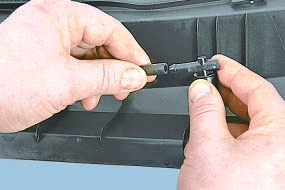 Снятие и установка решетки короба воздухопритока Опель Астра Н