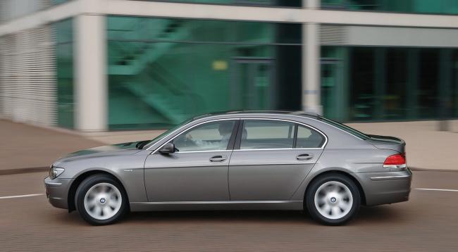 Вид сбоку BMW 7 Series Е65