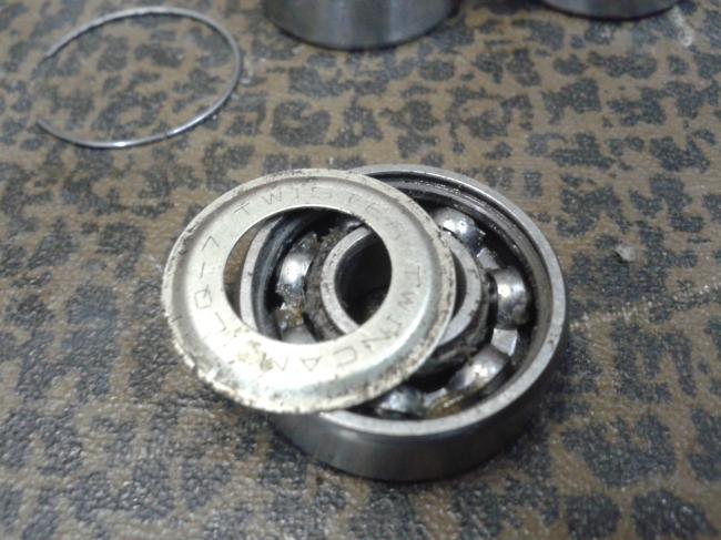 Пыльник после съемки кольца вынимается легко и без усилий