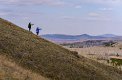 IUzhnee Ustinovskogo kanona na territorii Bashkirii nakhoditsia selo Starobairamgulovo a tam - gora Aush-Tau i sviatoi istochnik Auliia Podieem na krasiveishii khrebet Nurali.