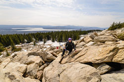 Urochishche Porogi vesnoi Sonkina laguna i Duplo orla v Satke Rasskaz o voskhozhdenii na khrebet Ziuratkul v odnoimennom natsionalnom parke v nachale maia