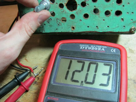 выставляю 12 Вольт