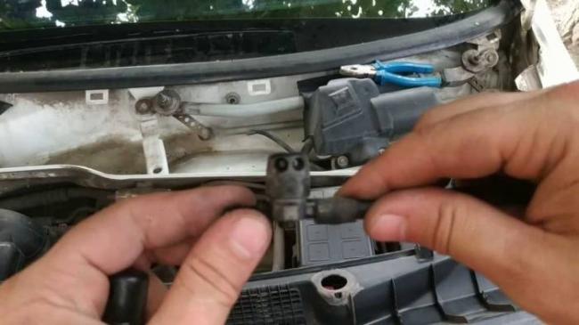 Регулировка форсунок стеклоомывателя опель инсигния