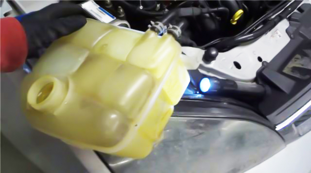 Замена термостата Форд Фокус 2 1.6