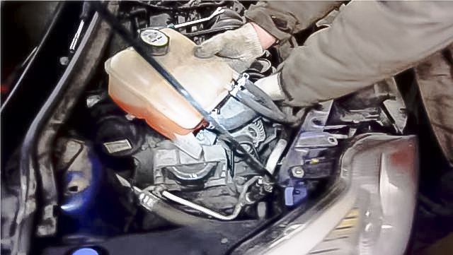 Замена термостата Форд Фокус 2 1.6