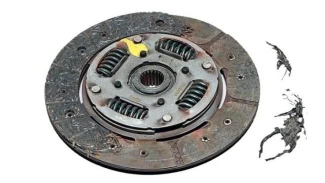 частично разрушился диск сцепления