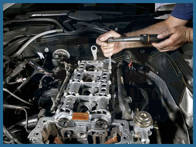 Двигатель под капотом