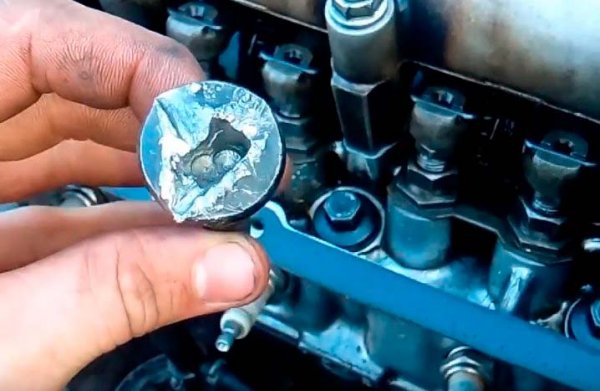 Эффективные способы откручивания рваных болтов ГБЦ с притертыми краями