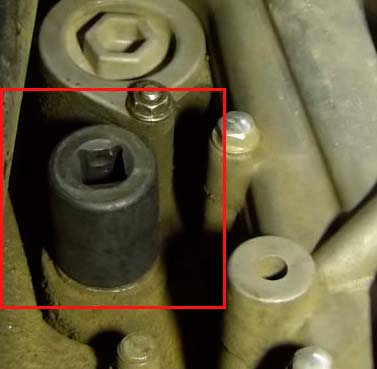 Эффективные способы откручивания рваных болтов ГБЦ с притертыми краями