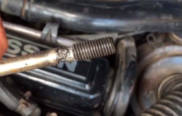 Эффективные способы откручивания рваных болтов ГБЦ с притертыми краями