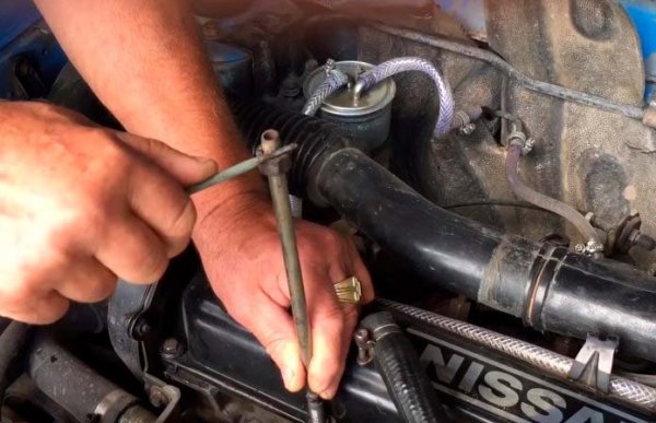 Эффективные способы откручивания рваных болтов ГБЦ с притертыми краями