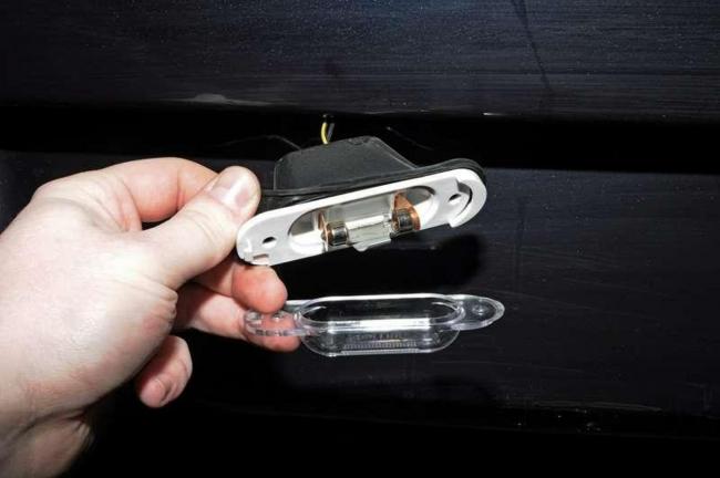 Плафон подсветки номерного знака