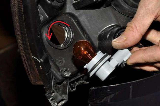 Снятие лампы поворотника Гранты