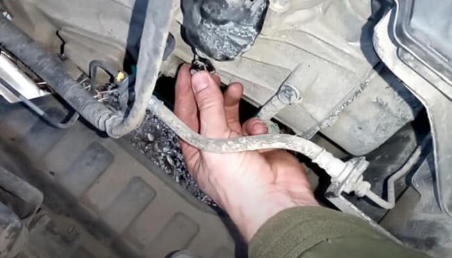 Верхнее масло заливное отверстия в мкпп Хендай Солярис