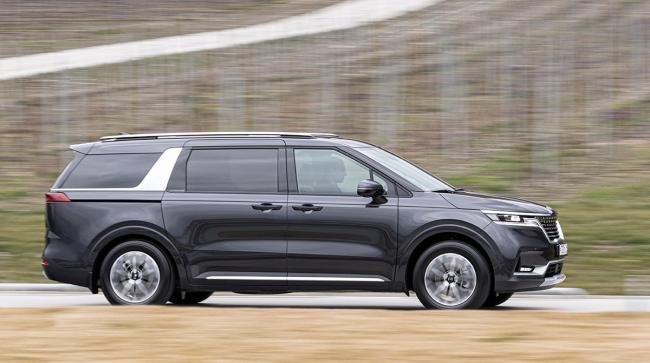 Проехал на новом Kia Carnival: 8 мест, дизель 199 сил, расход 8,5 л. Конкурентов за эту цену нет!