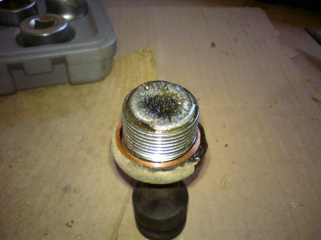 Сливная пробка с магнитом от коробки передач на Хёндай Солярис