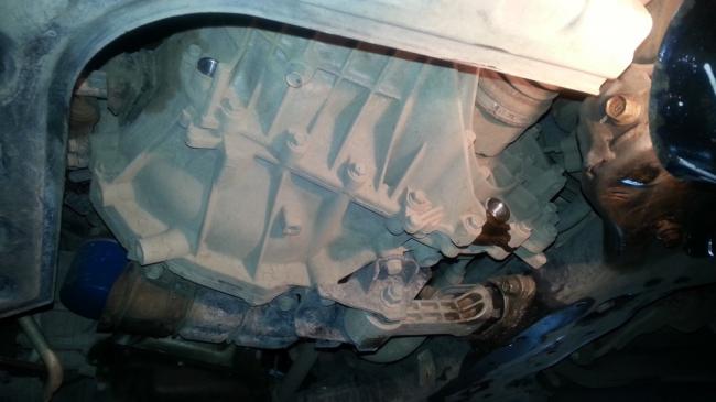 Механическая коробка передач с открытыми отверстиями для замены масла на Хёндай Солярис