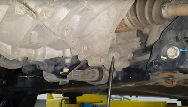 Откручиваем сливную пробку