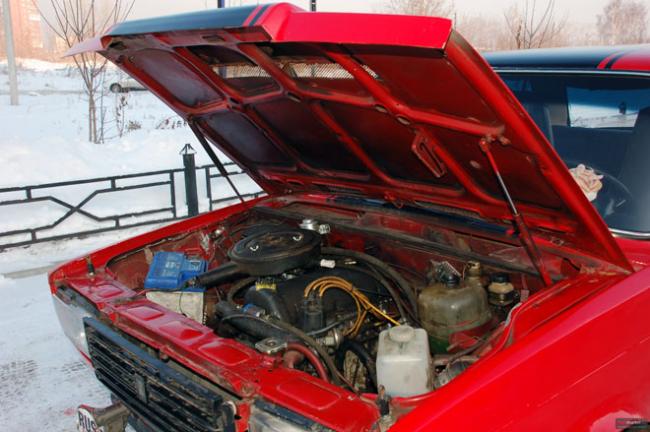 открытый-капот-ВАЗ-2107