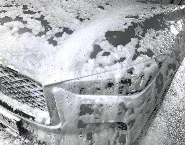 Пена на мойке самообслуживания