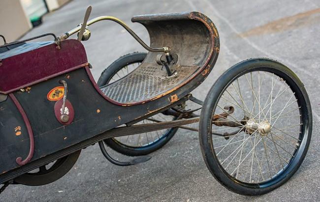 Первый ножной тормоз