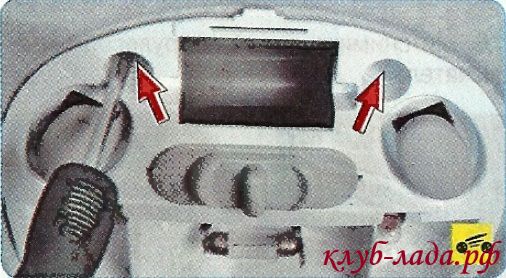 Вывернуть два винта крепления.