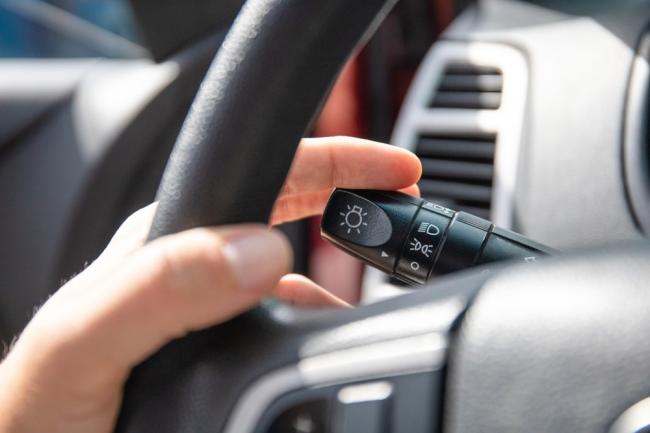 как включить указатели поворота на автомобиле