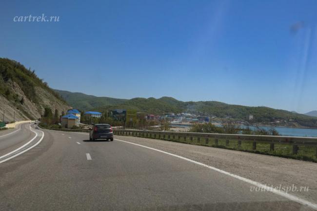 После Джубги дорога пойдёт вдоль моря