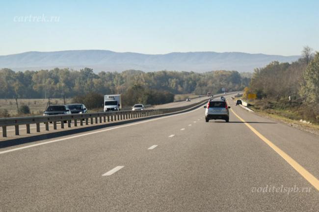 Перед Горячим Ключем будут видны горы