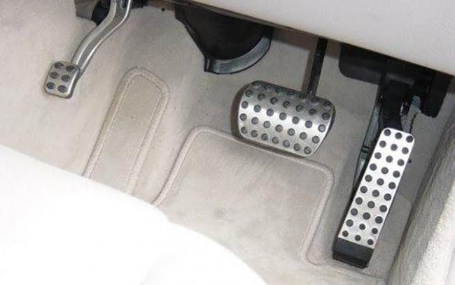 Тормоз и газ в автомате