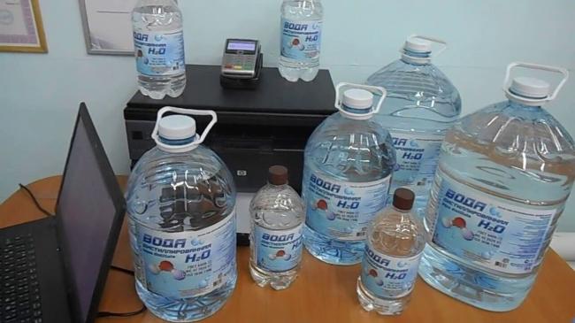 Дистиллированная вода в бутылках
