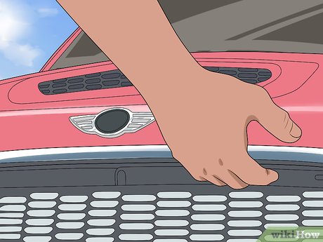 Изображение с названием Откройте капот на Mini Cooper Step 5