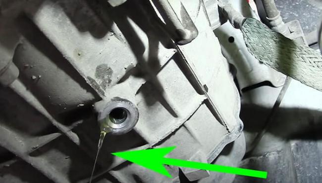 Устанавливаем уровень масла Хендай Солярис