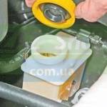 Откручиваем пробку расширительного бачка тормозной жидкости Шевроле Лачетти