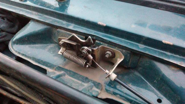 замок-капота-ваз-2107